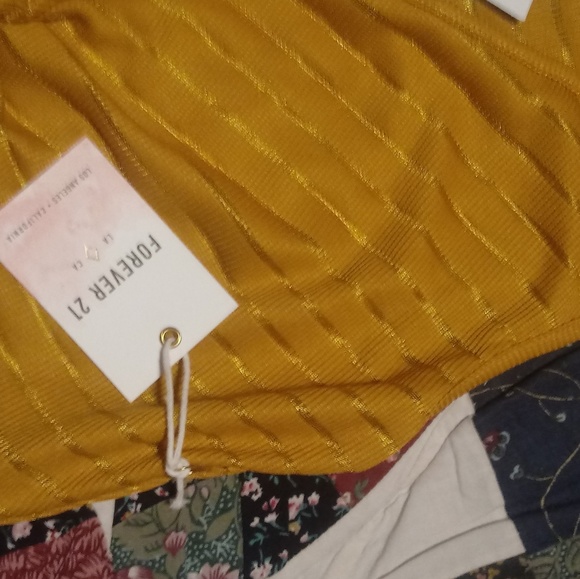 New crop top - Picture 2 of 3